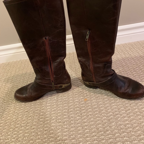 UGGS Leather Boots - Picture 2 of 6